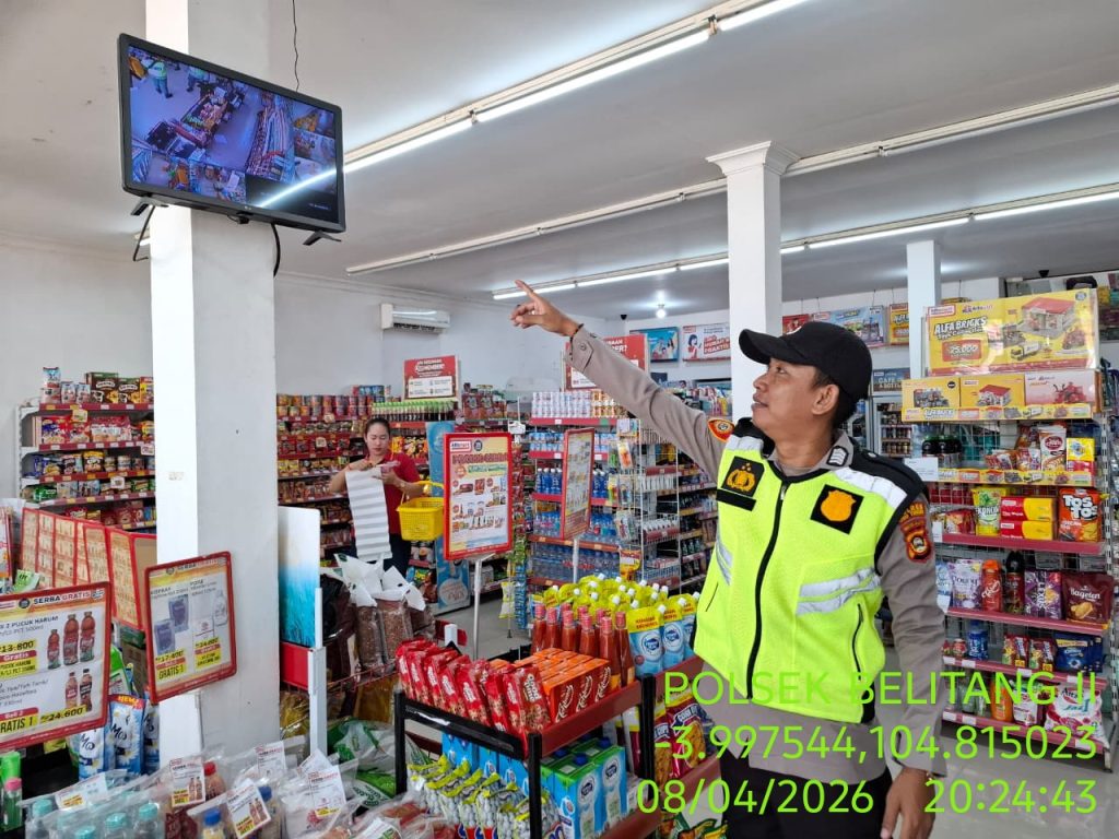 Bripka Hardianto Pastikan CCTV Alfamart Sumber Jaya Berfungsi Optimal Guna Pantau Kejahatan